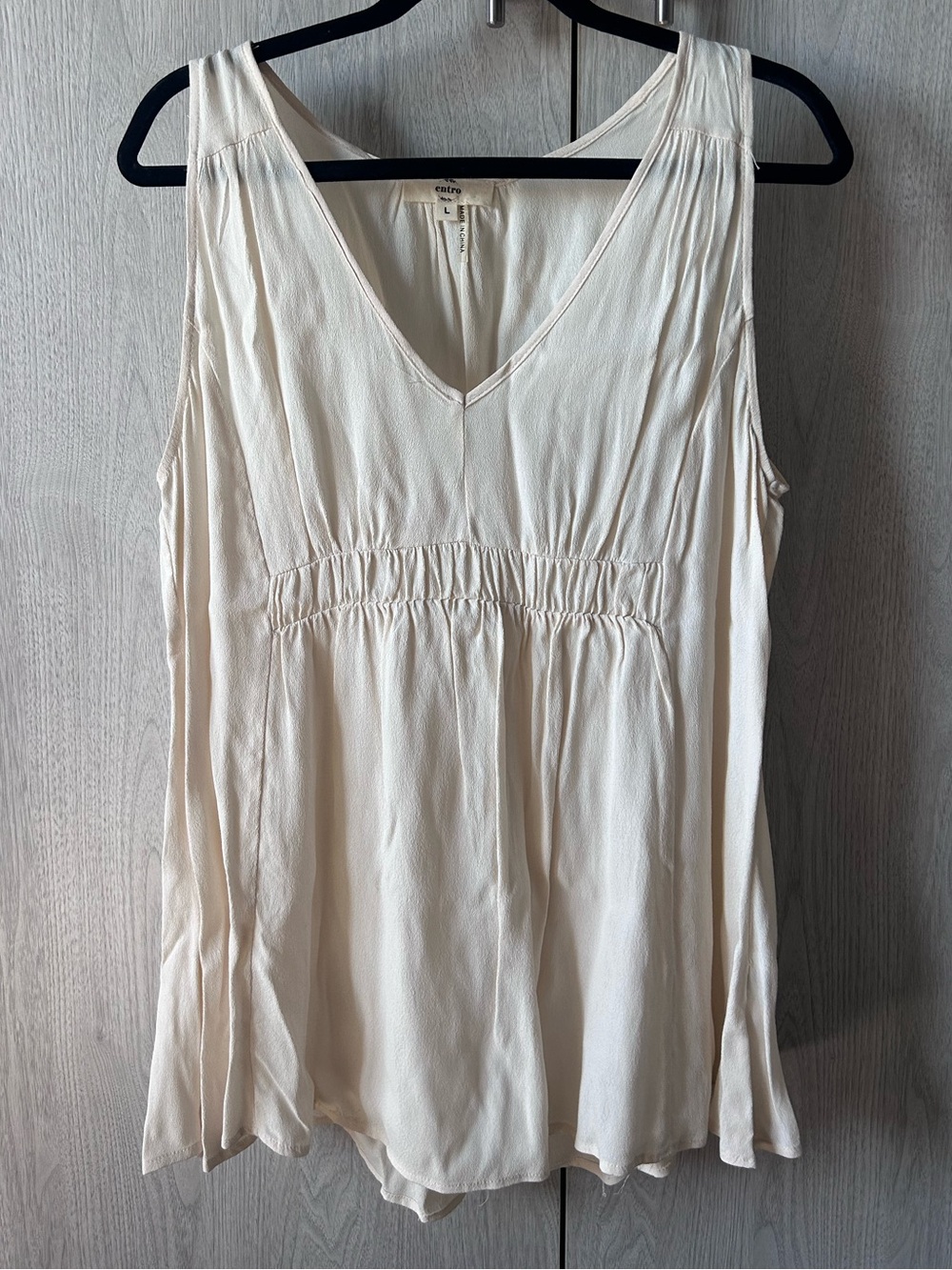 VICI Collection Entro Ivory Cream V-Neck Sleeveless Babydoll Tunic Top Large